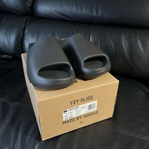Adidas Yeezy Slide in Black